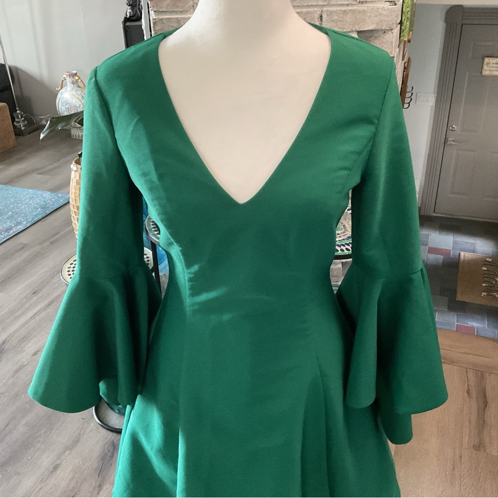 Badgley Mischka Green Ruffled Bell Sleeve Cocktail Dress - Picture 4 of 6